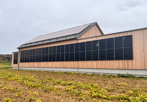 ESS-Anlage und PV-Anlage zur Notstromversorgung und Stromspeicherung für die Gemeinde St. Johann in der Haide
