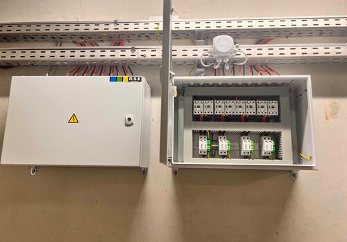 ESS-Anlage und PV-Anlage zur Notstromversorgung und Stromspeicherung für die Gemeinde St. Johann in der Haide